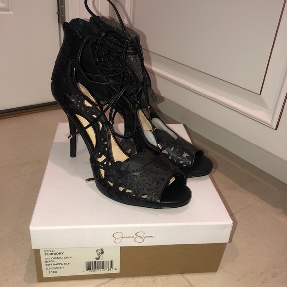 Black lace up heels - Picture 2 of 4